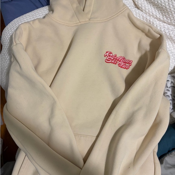 Hot Girls Pizza Graphic Sweatshirt - Picture 2 of 5